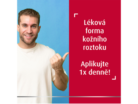 Muž v modrém pozadí